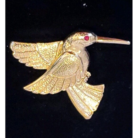 Vintage Hummingbird Brooch Gold Tone Rhinestone Eye Flying Brushed Textured Pin - Picture 3 of 8